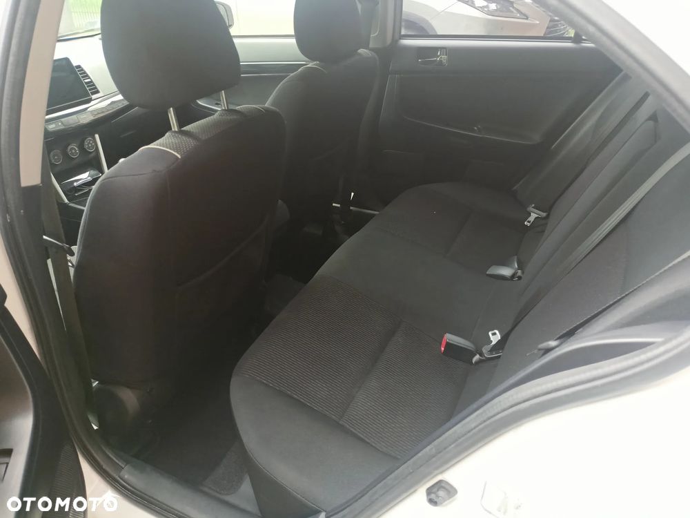 Mitsubishi Lancer 1.6 Invite - 19