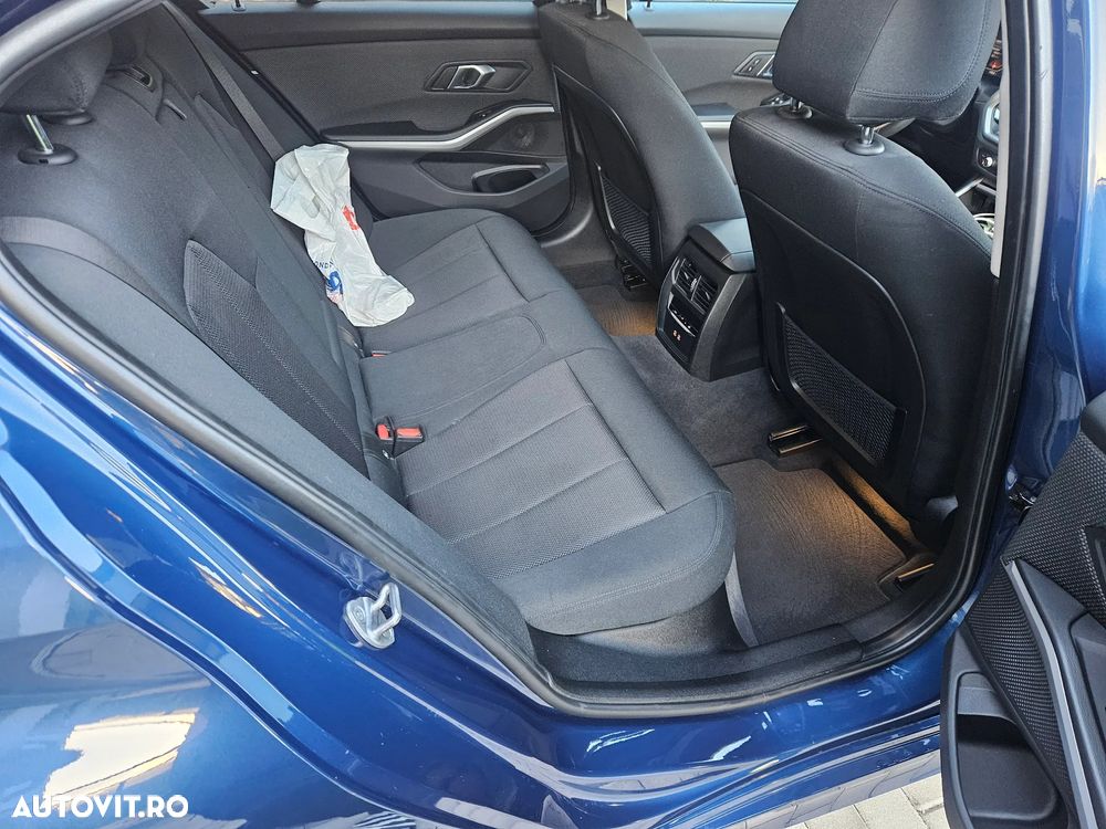 BMW Seria 3 320i xDrive AT - 10