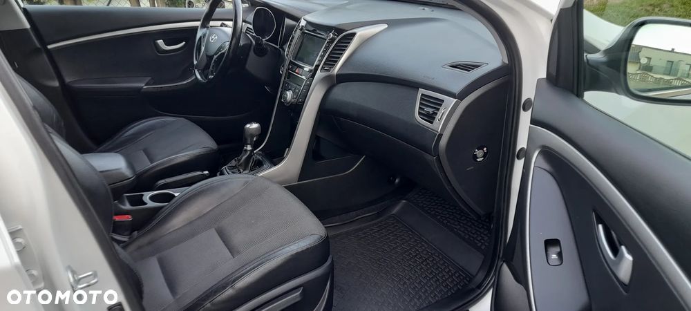 Hyundai i30 blue Kombi 1.6 GDi YES Gold - 6