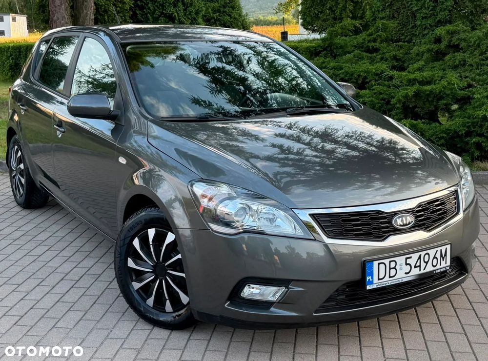 Kia Ceed 1.4 CVVT Dream-Team Edition - 1