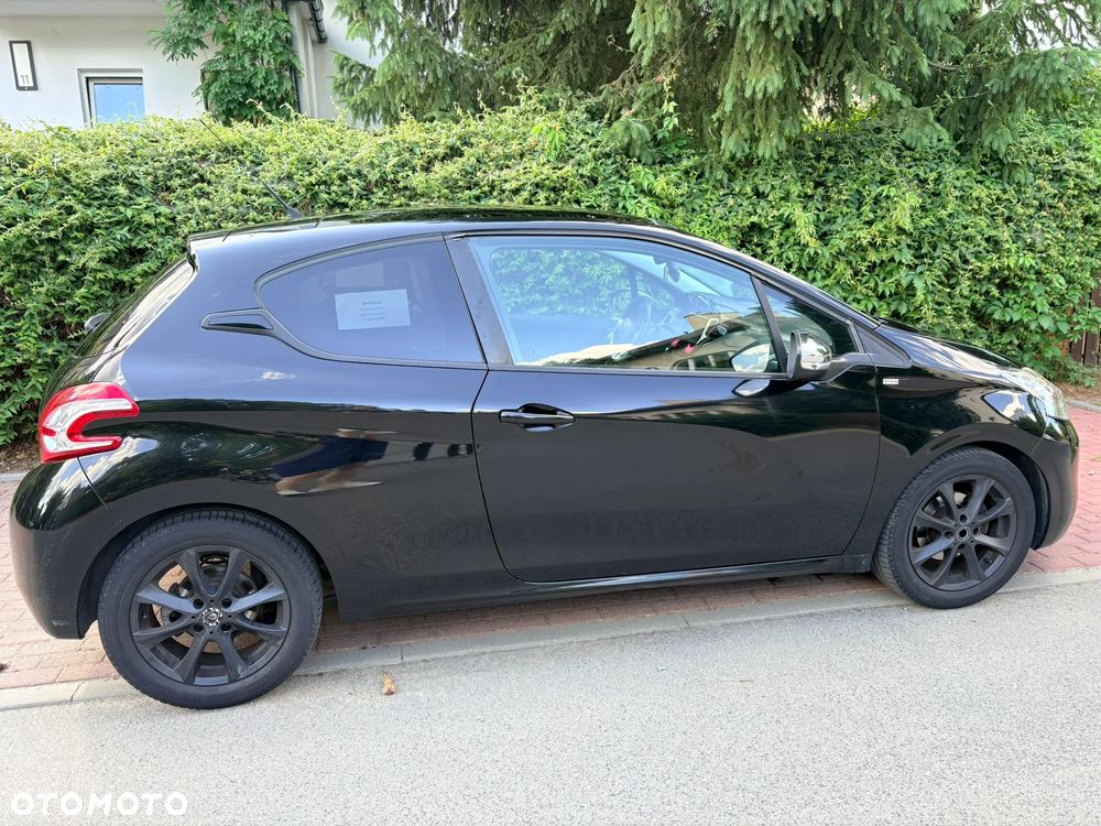 Peugeot 208 1.6 BlueHDi Allure S&S - 19