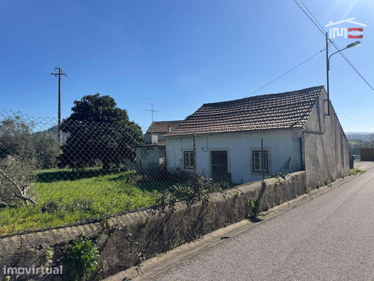 2 Moradias inseridas num terreno todo vedado com 1785 m2, poço, fur... - Grande imagem: 4/40