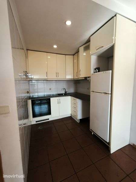 Arrendamento Centro São Mamede Infesta - Grande imagem: 2/8