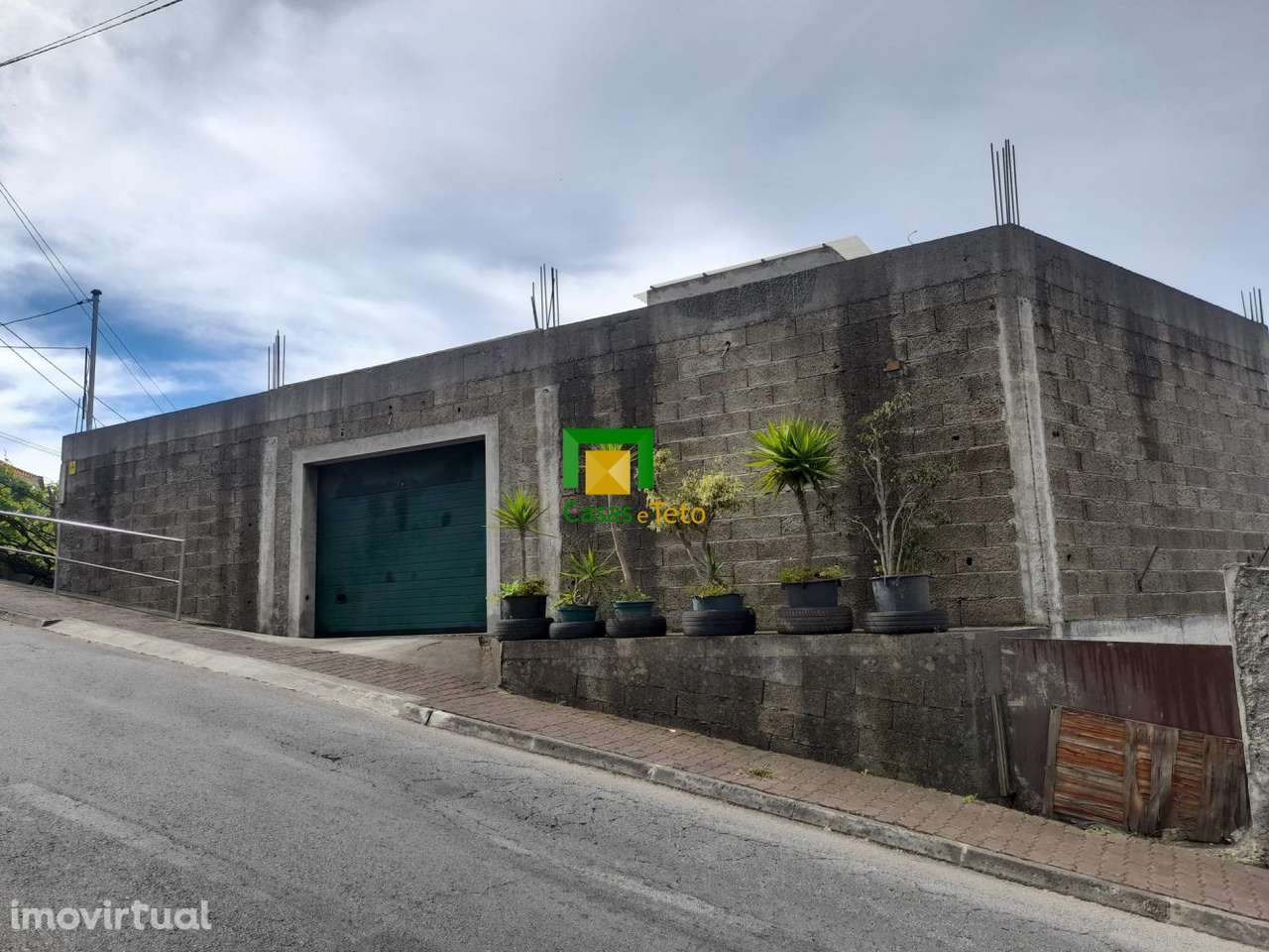 Terreno com início de construção - Grande imagem: 2/10