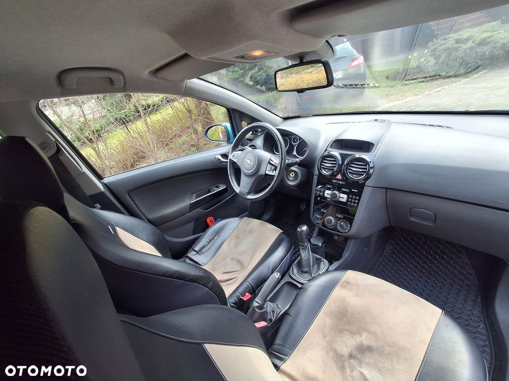 Opel Corsa 1.2 16V Cosmo - 10