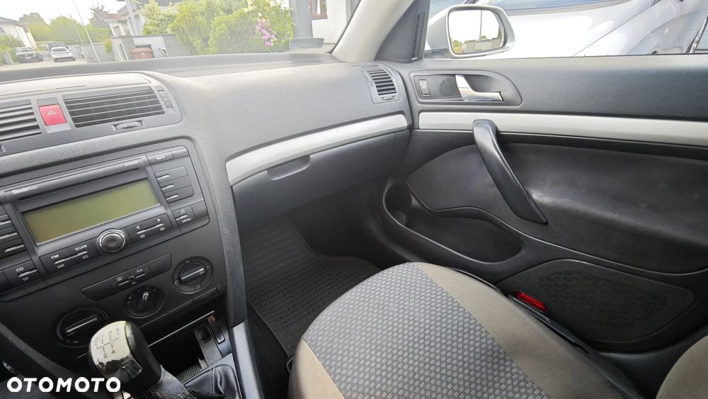 Skoda Octavia 1.6 FSI Ambiente - 17