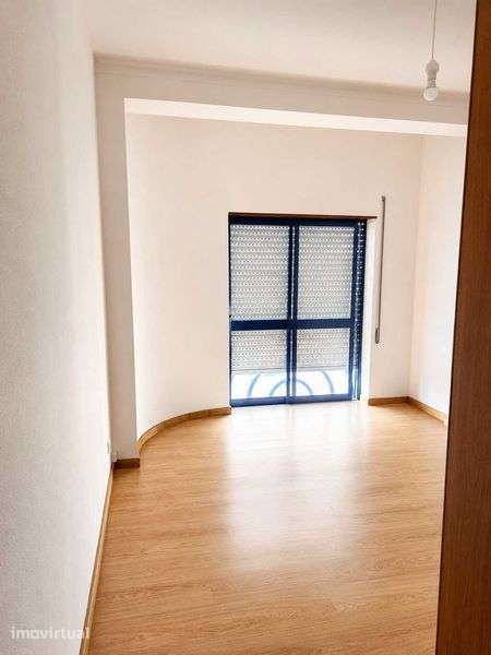 Apartamento T3 com Suite – Centro de Miranda do Corvo – 100 m² - Grande imagem: 4/7