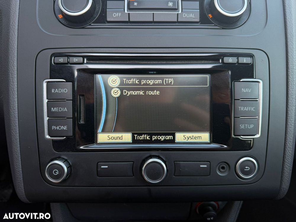 Volkswagen Touran 1.6 TDI DPF BlueMotion Technology Highline - 17