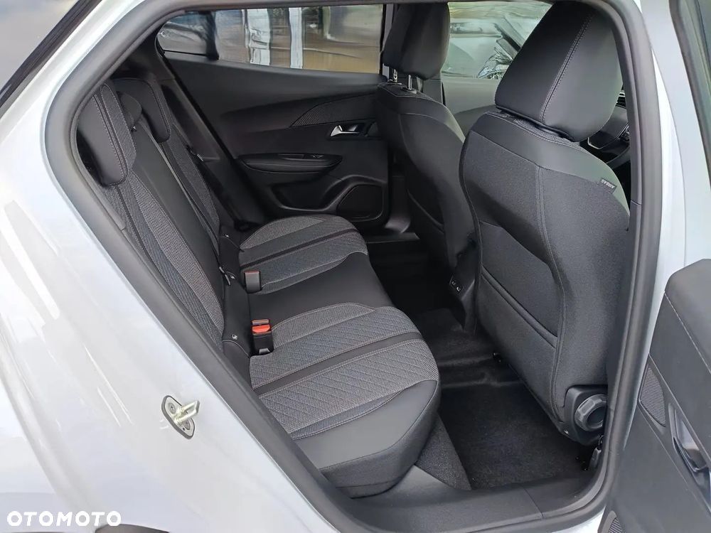 Peugeot 2008 PureTech mHEV Allure e-DCS6 - 8