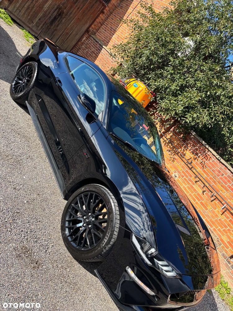 Ford Mustang - 4