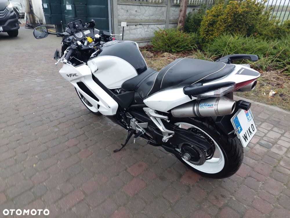 Honda VFR - 3