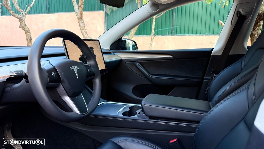 Tesla Model Y Long-Range RWD - 9