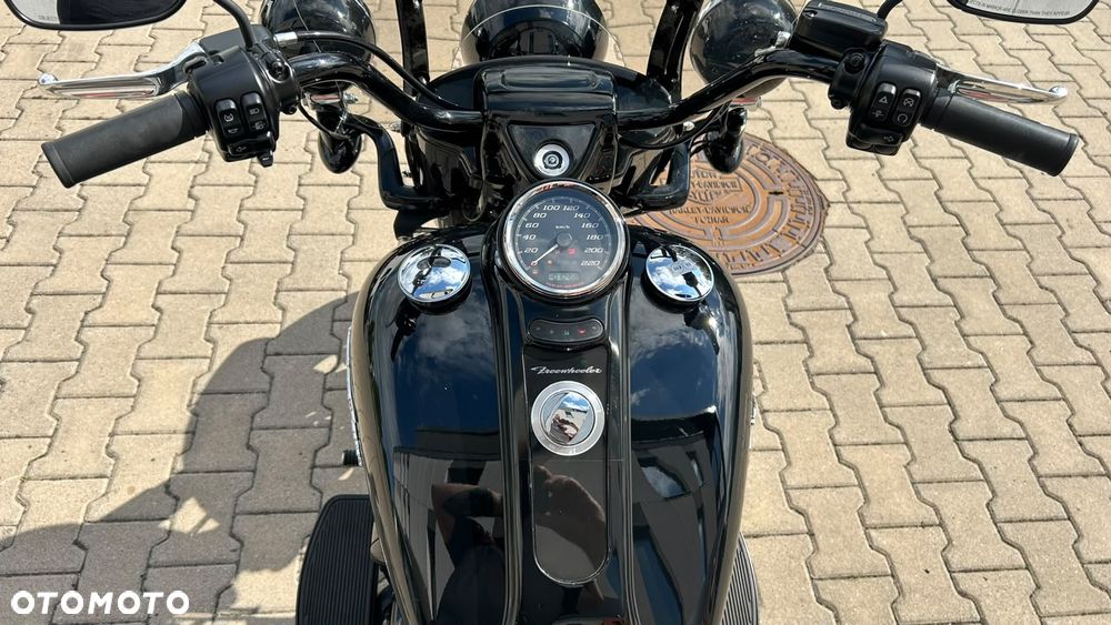 Harley-Davidson Trike Freewheeler - 17