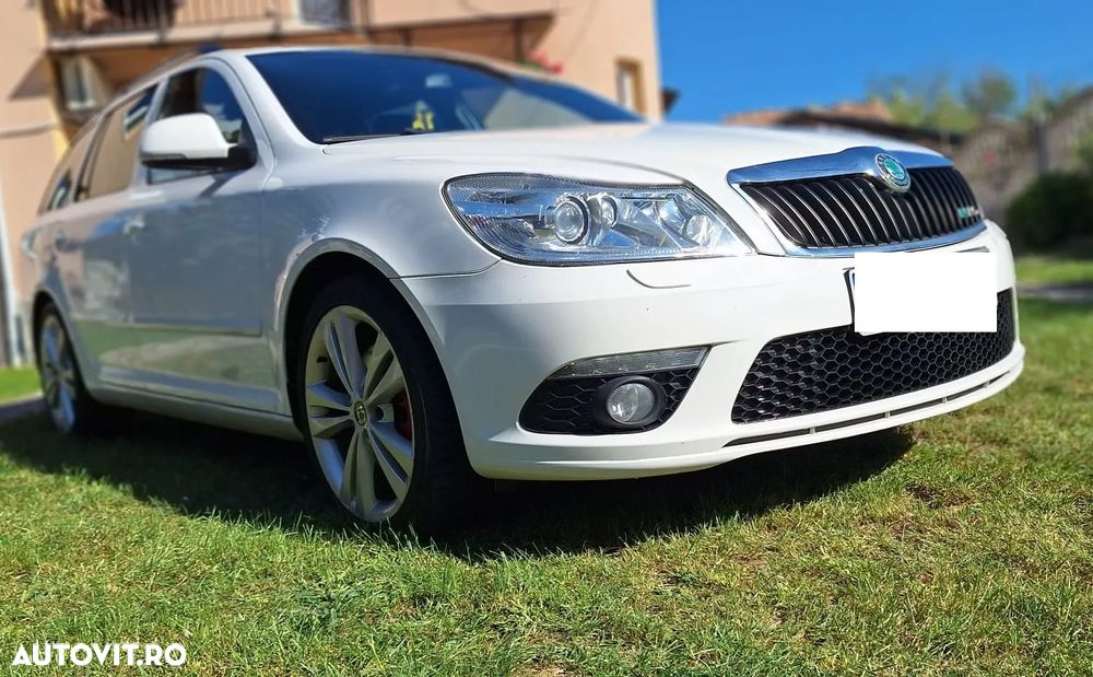 Skoda Octavia Combi 2.0 TDI DPF RS - 10
