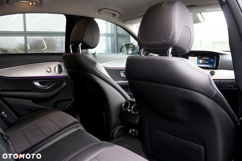 Mercedes-Benz Klasa E 220 d 4-Matic 9G-TRONIC - 22