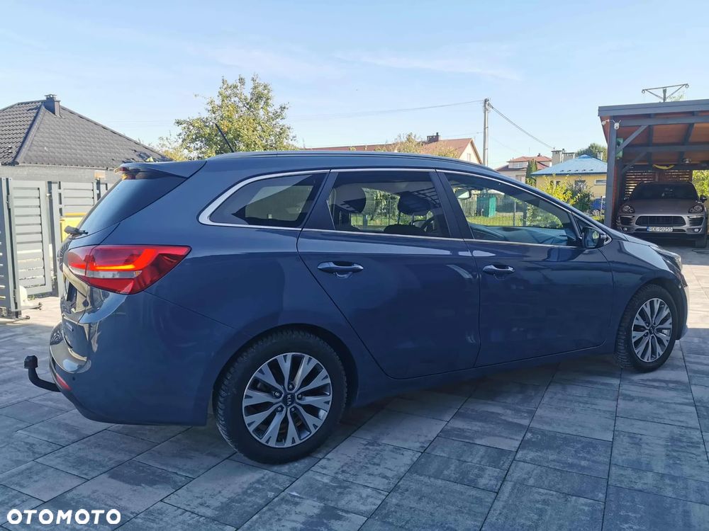 Kia Ceed - 12