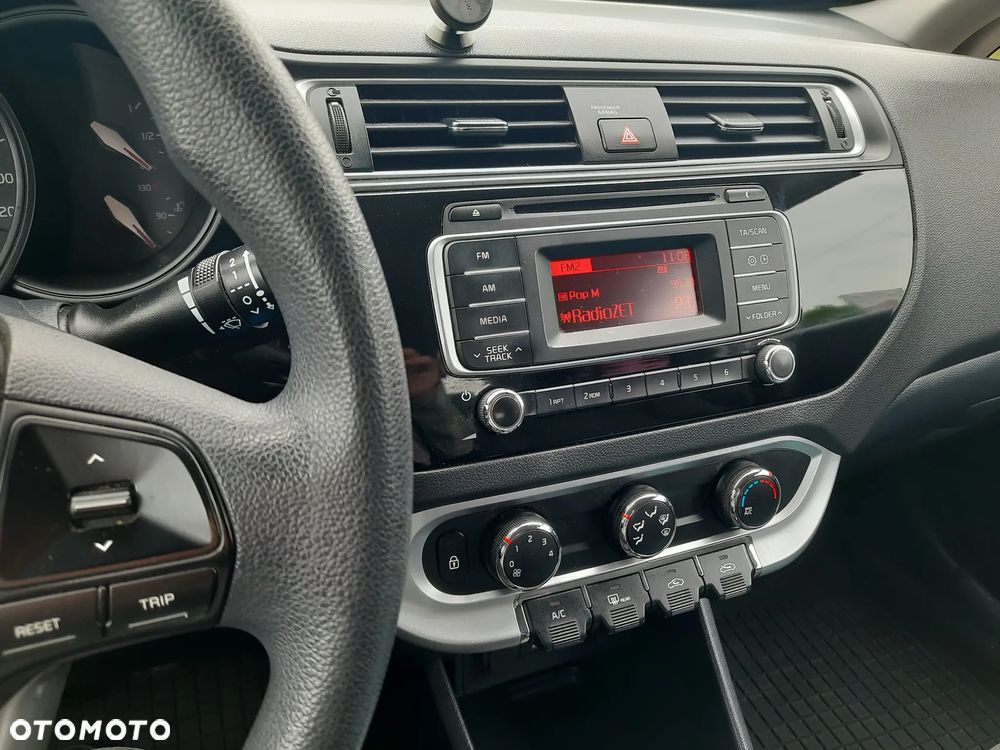 Kia Rio 1.2 M - 11