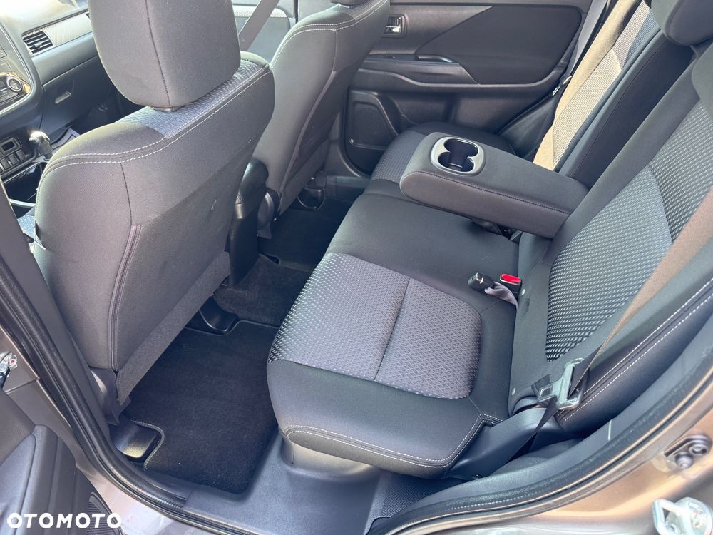 Mitsubishi Outlander 2.2 DID Instyle Navi - 18