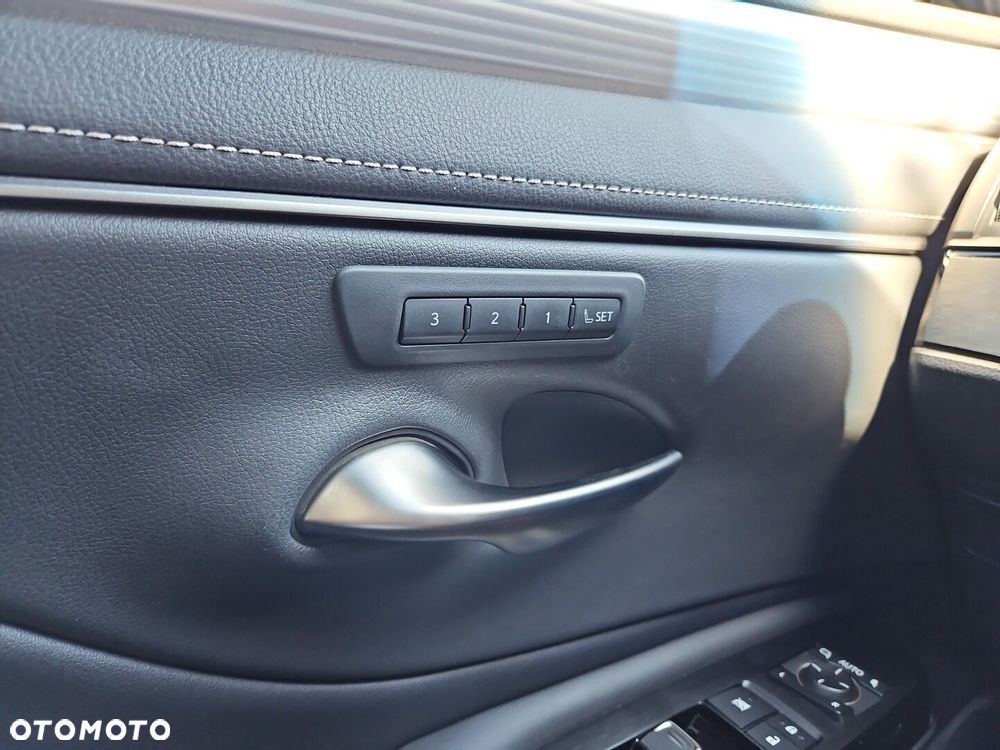 Lexus ES 300h F Sport Edition - 12