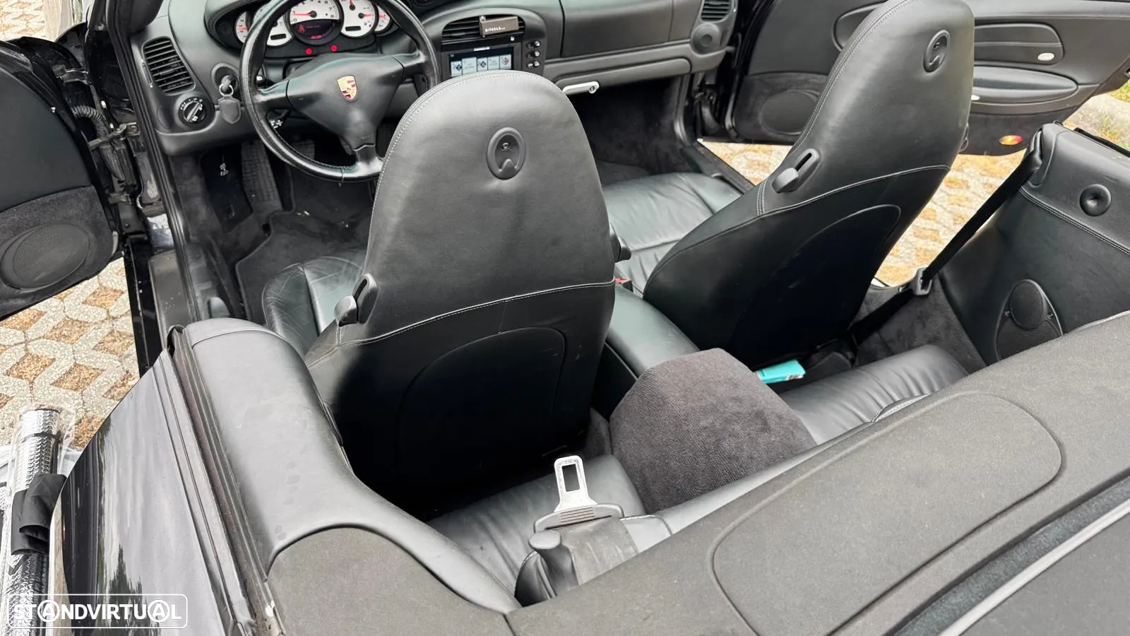 Porsche 911 (996) Carrera 4 - 14