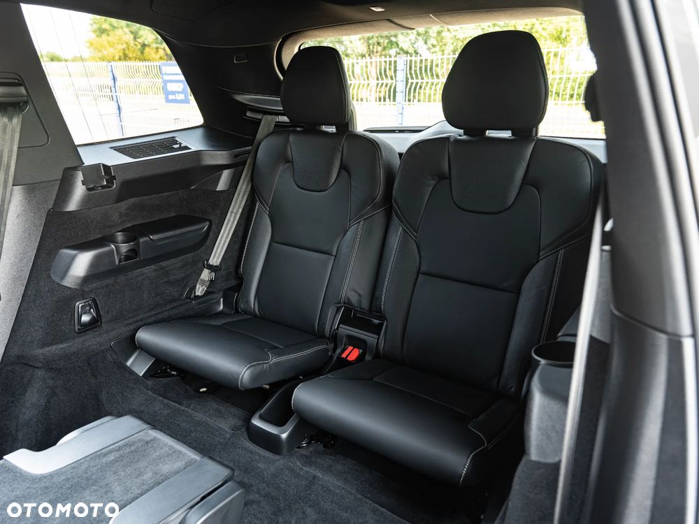 Volvo XC 90 B5 D AWD Ultimate Dark - 28