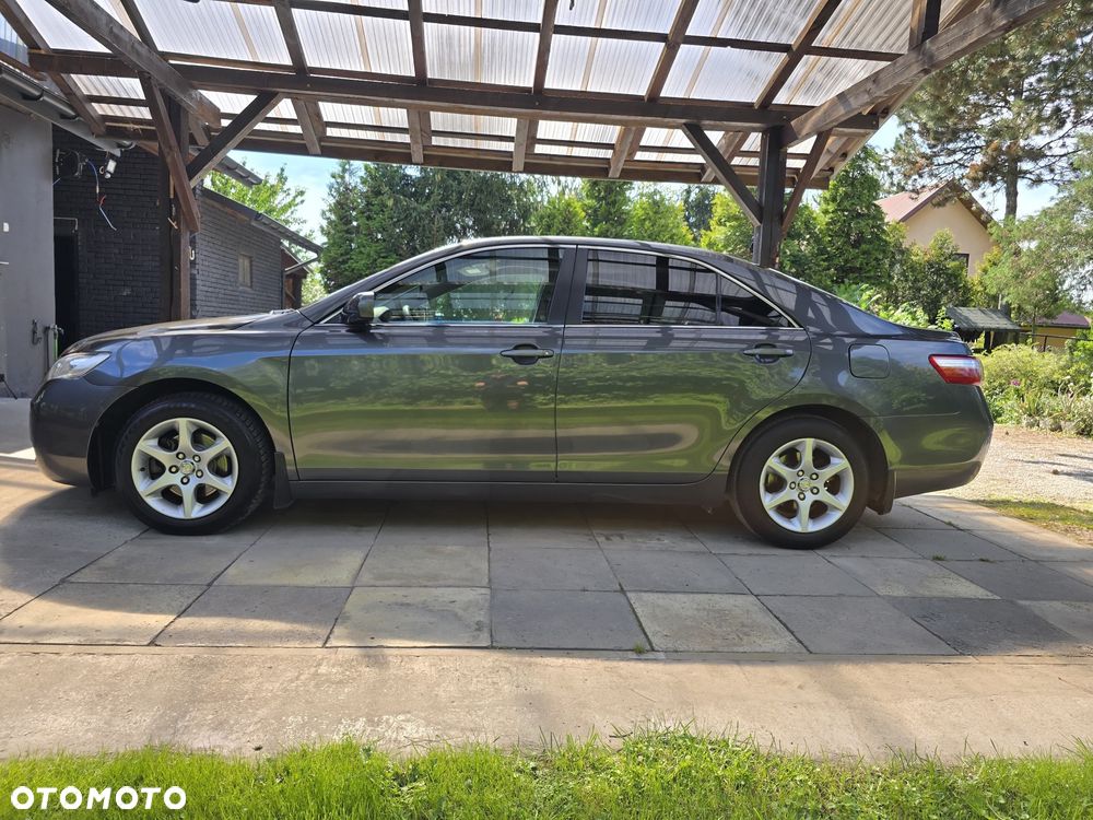 Toyota Camry - 4