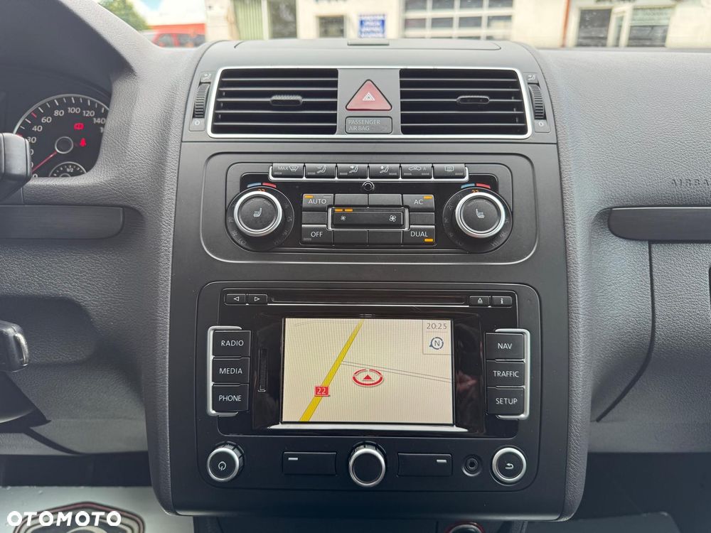 Volkswagen Touran - 26