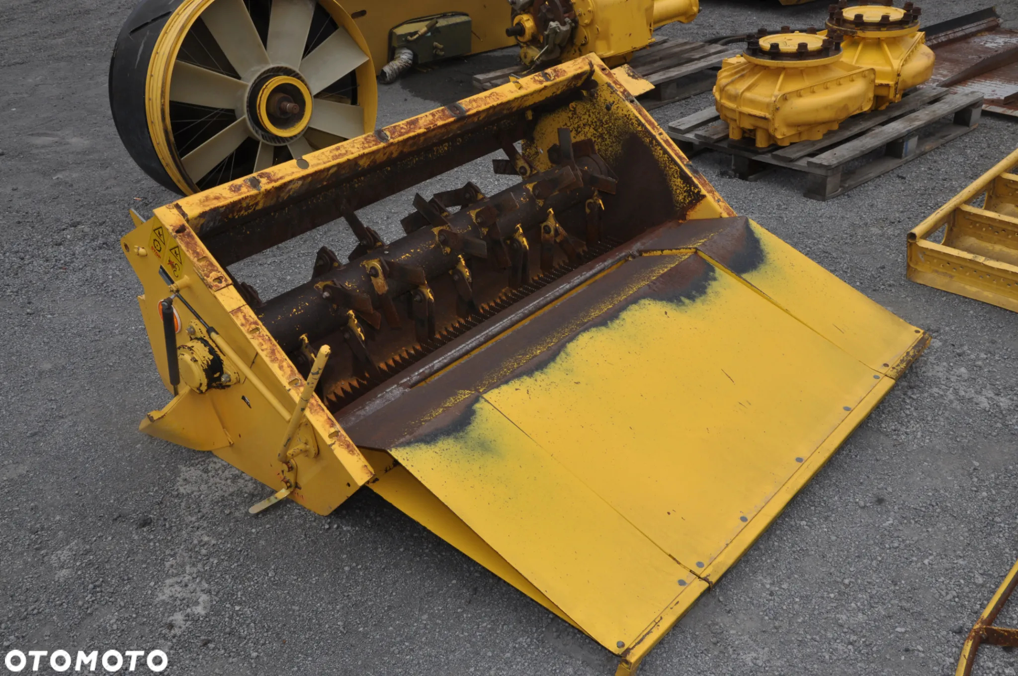 Kabina silnik skrzynia New Holland TX 64 65 66 67 68 - 19
