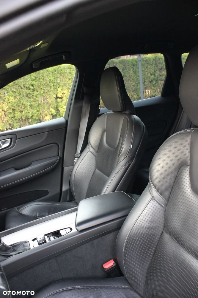Volvo XC 60 D5 AWD Inscription - 40
