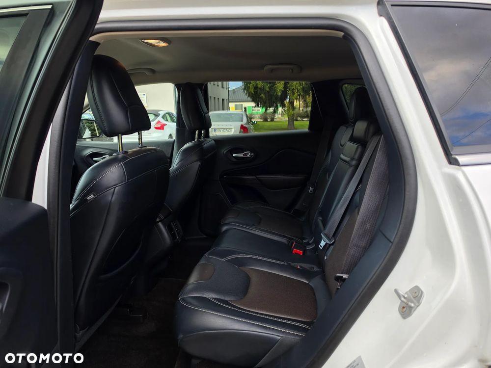 Jeep Cherokee - 19