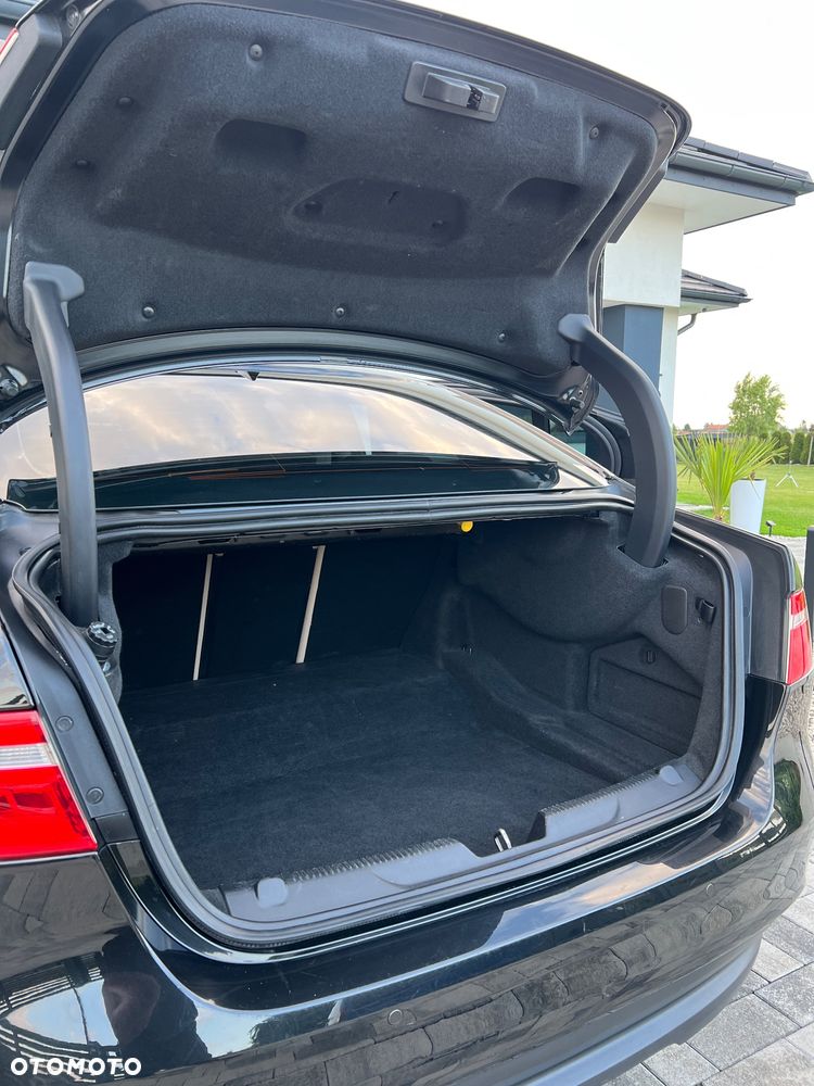 Jaguar XE 2.0 D Prestige - 34