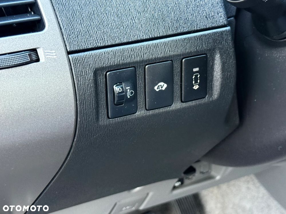 Toyota Prius 1.5 VVT-i Sol - 25