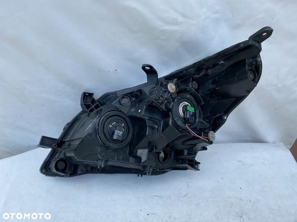 lampa toyota verso prawa eu cała - 4