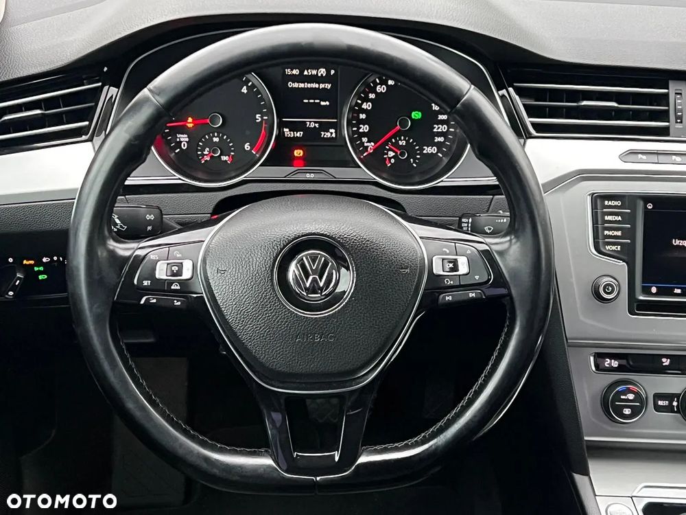 Volkswagen Passat 1.6 TDI SCR DSG - 19