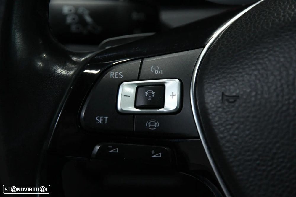 VW Golf 1.6 TDI R-Line DSG - 15