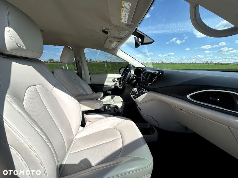 Chrysler Pacifica - 13