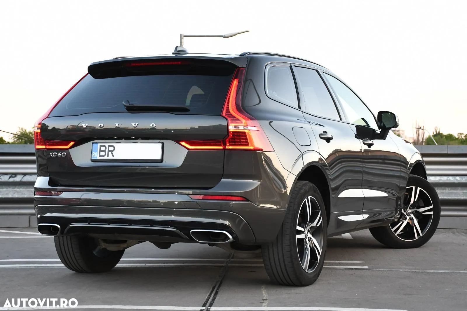 Volvo XC 60 B4 MHEV AT AWD Plus Dark - 6