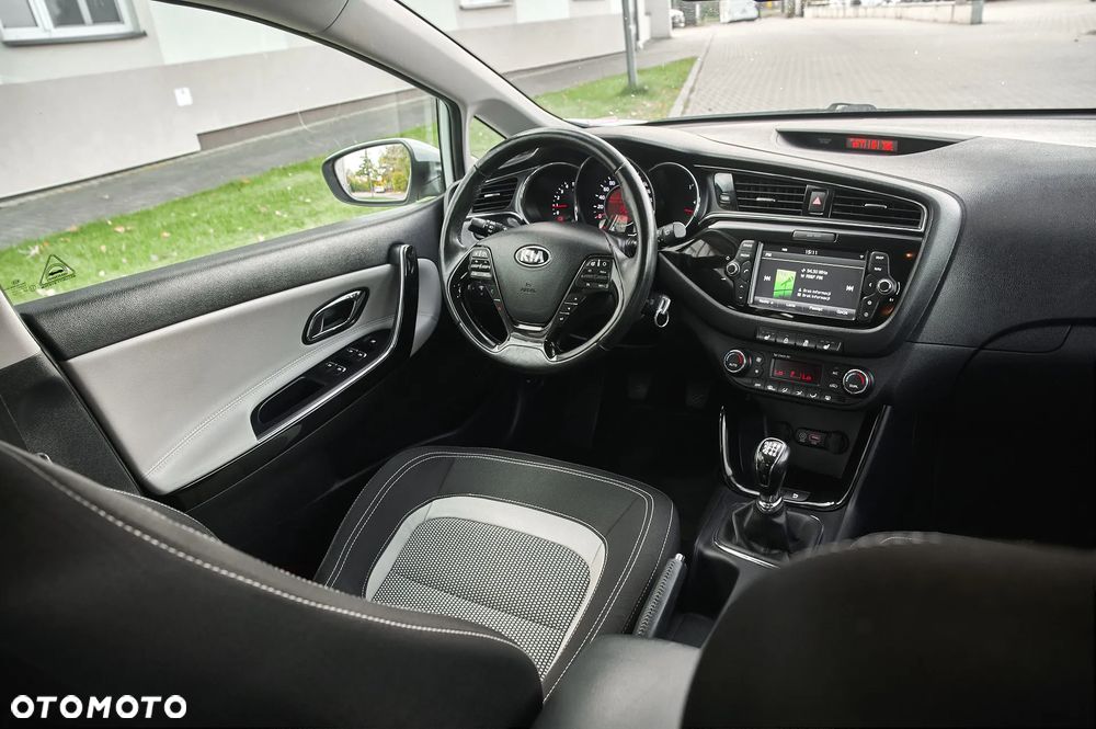 Kia Ceed 1.6 CRDi 136 ISG Dream Team Edition - 30