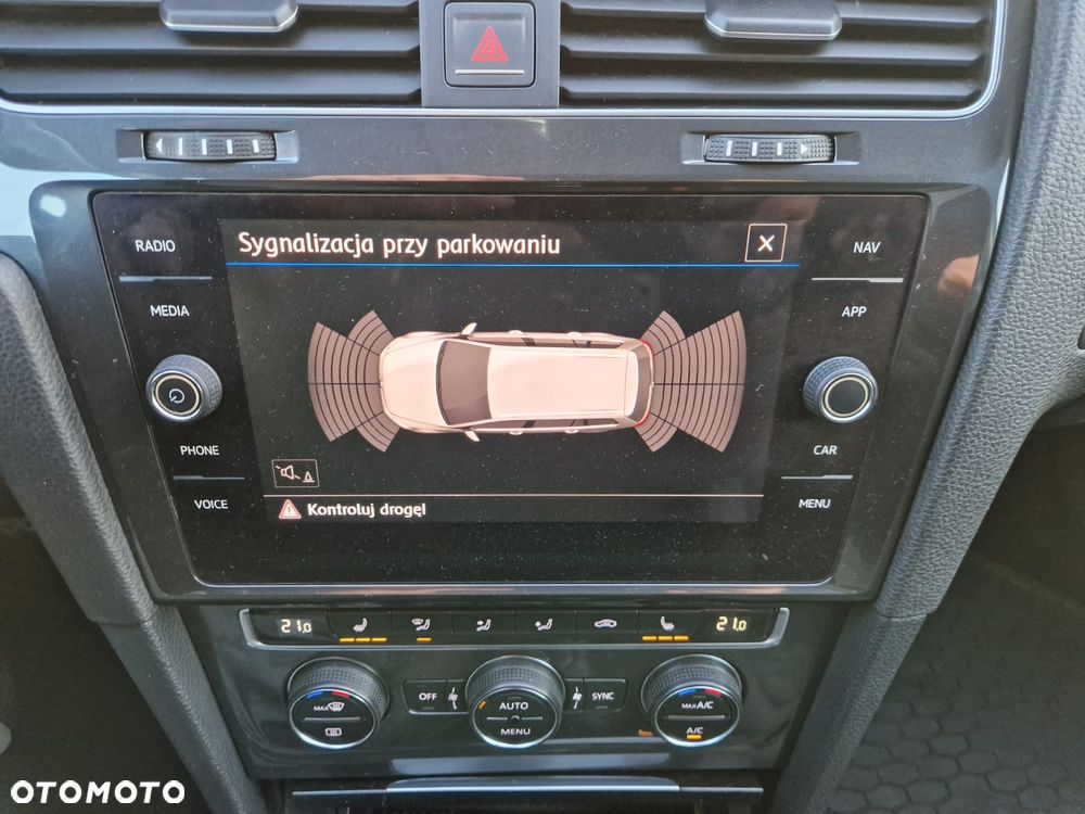 Volkswagen Golf - 21
