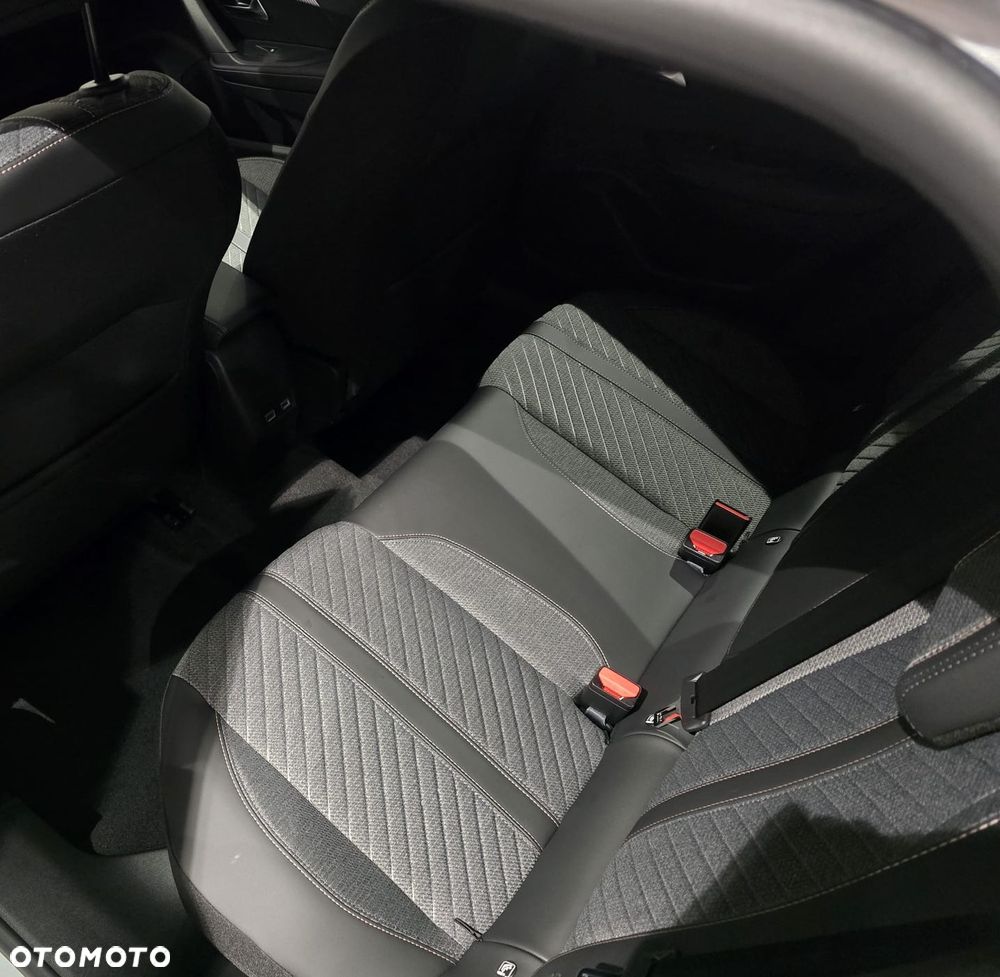 Peugeot 2008 PureTech mHEV Allure e-DCS6 - 15