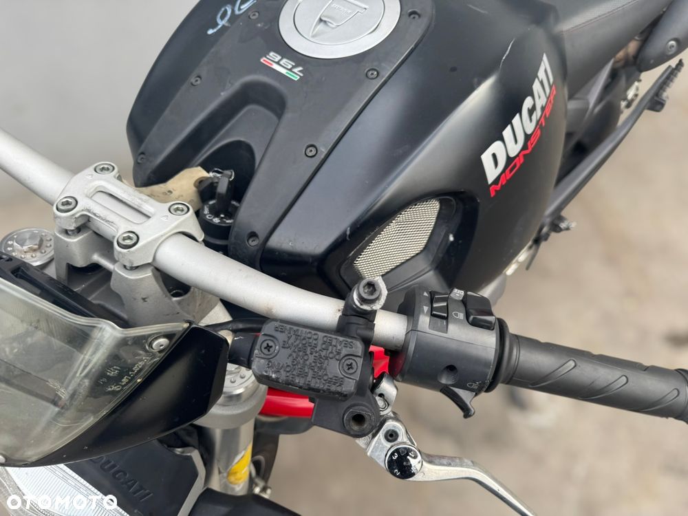 Ducati Monster - 10