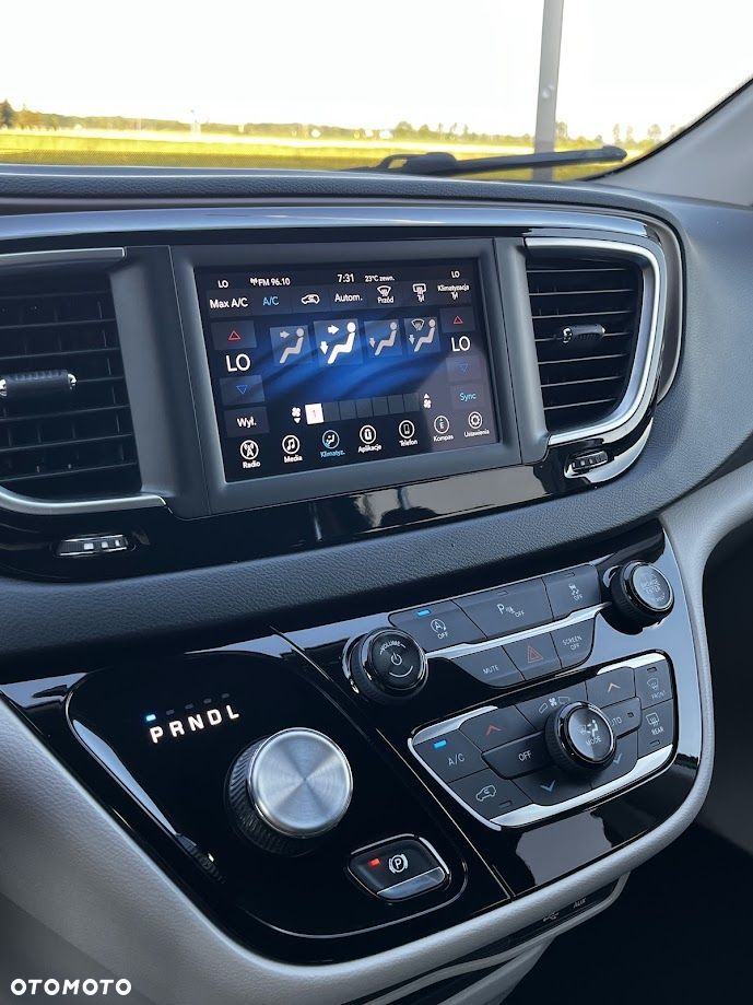 Chrysler Pacifica - 8