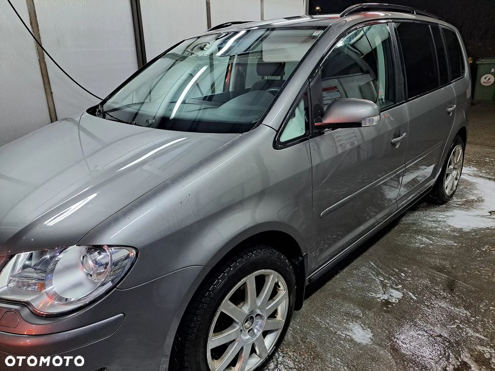 Volkswagen Touran - 4