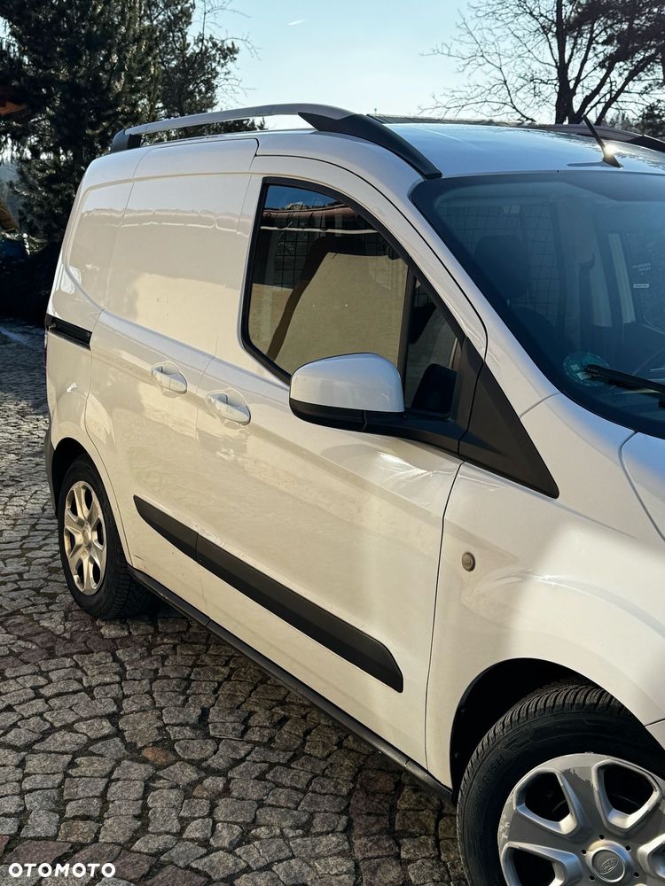 Ford Transit Courier - 22