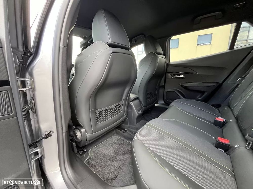 Peugeot e-2008 50 kWh GT - 46