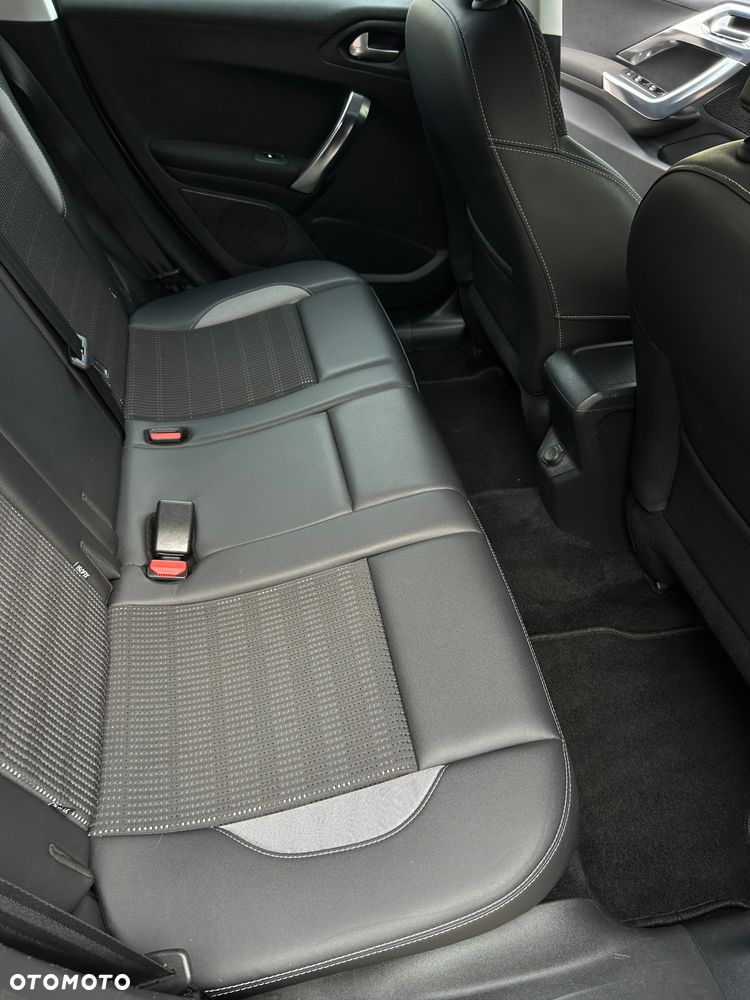 Peugeot 2008 1.2 VTi Allure - 21