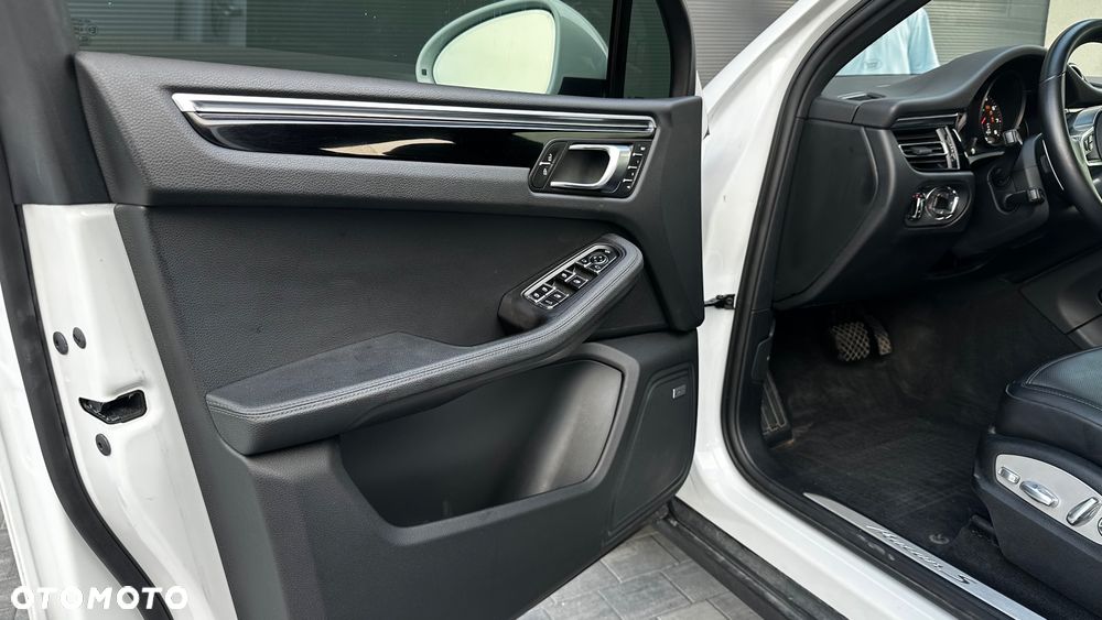Porsche Macan - 24