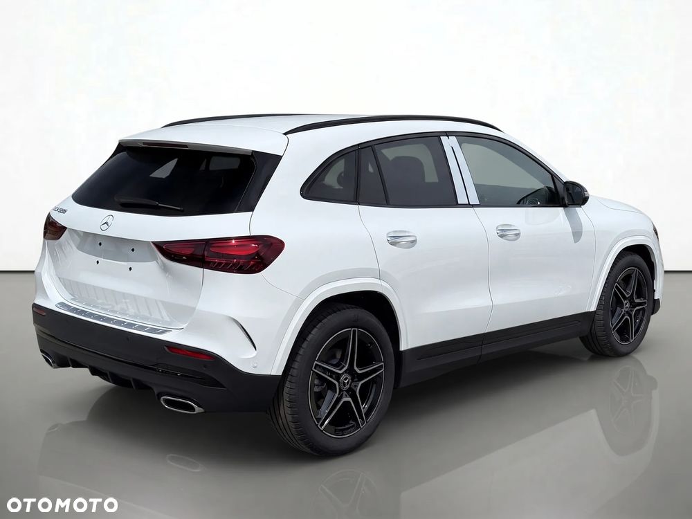 Mercedes-Benz GLA - 8