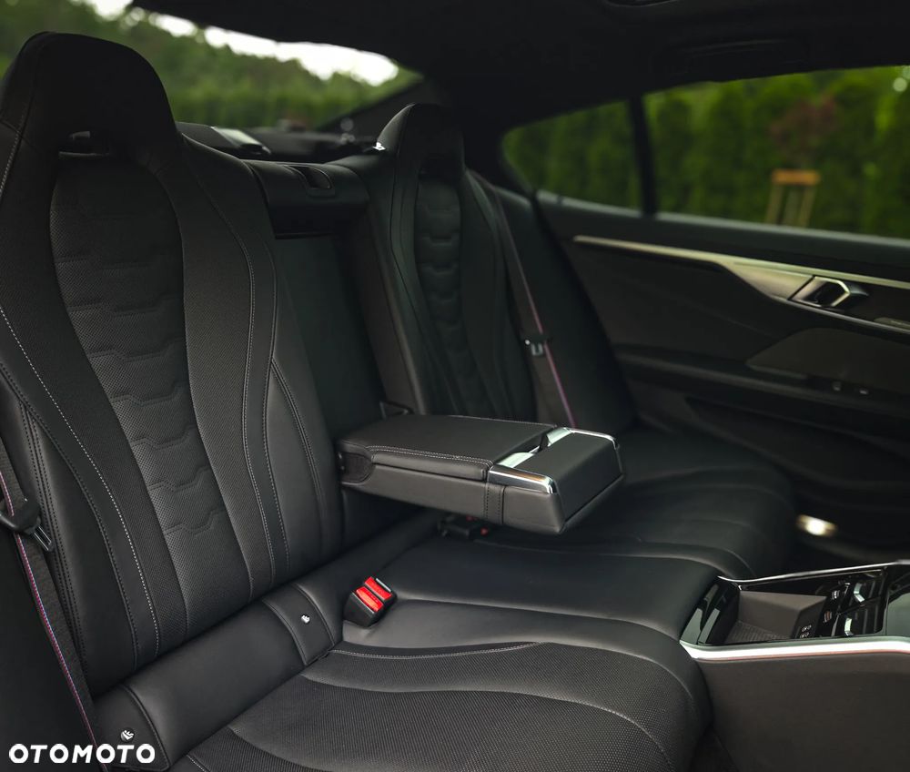 BMW Seria 8 840i - 34
