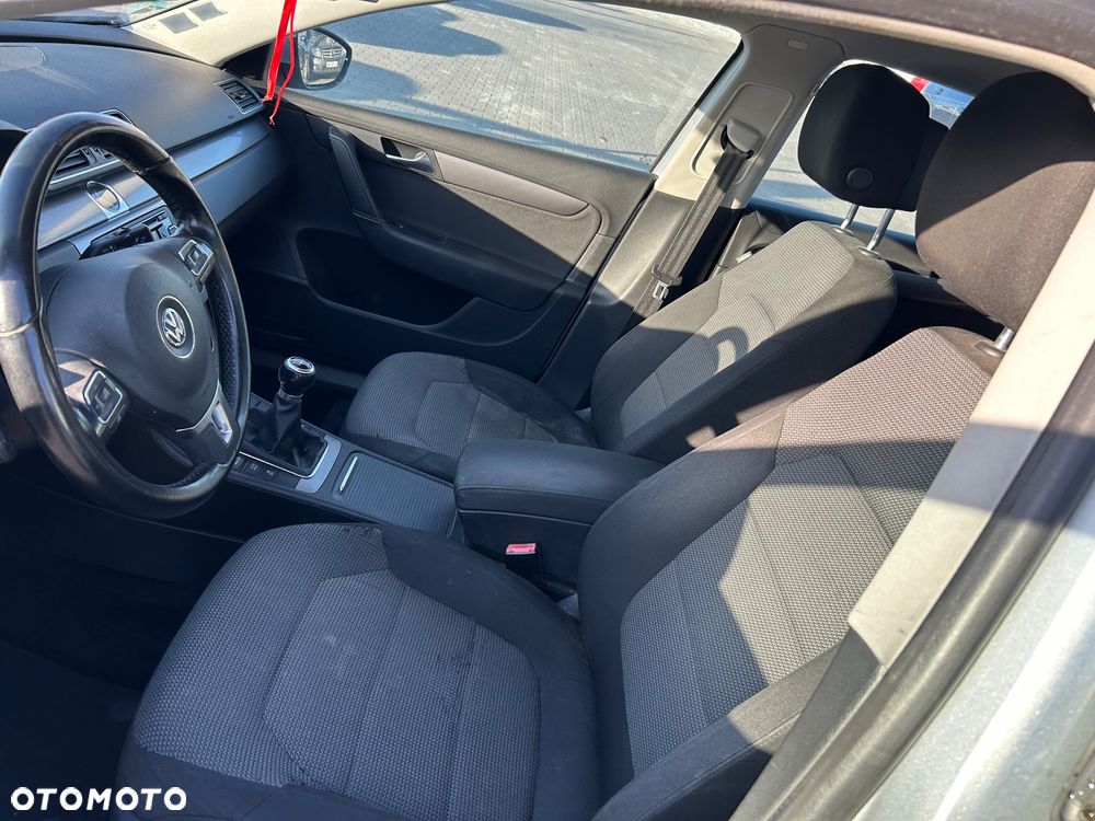 Volkswagen Passat - 32